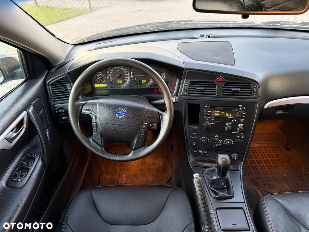 Volvo V70 2.4 D Momentum - 23