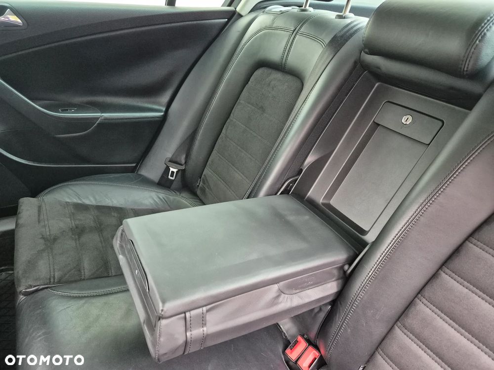 Volkswagen Passat 2.0 TDI DPF Highline - 37