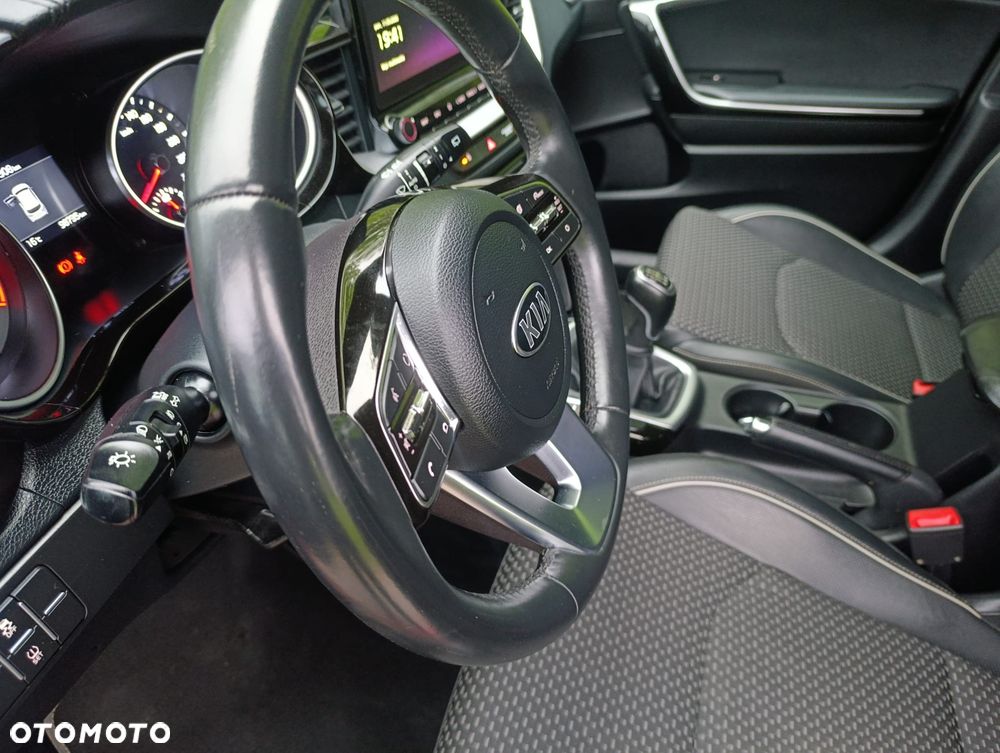 Kia Ceed 1.6 CRDi (48V Mild-Hybrid) Platinum - 13