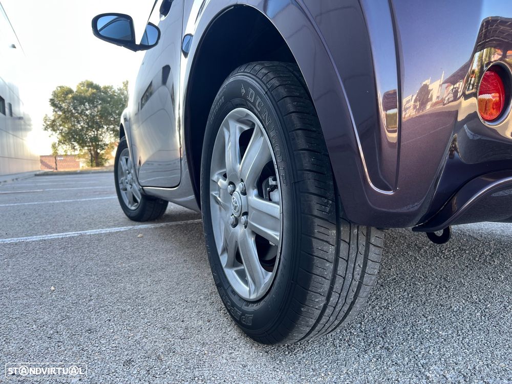 Toyota iQ 1.0 VVT-i 2 - 10