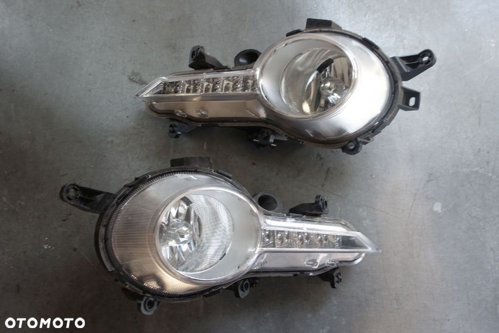 HALOGEN LEWY  PRAWY HYUNDAI i30 II 12-16r.