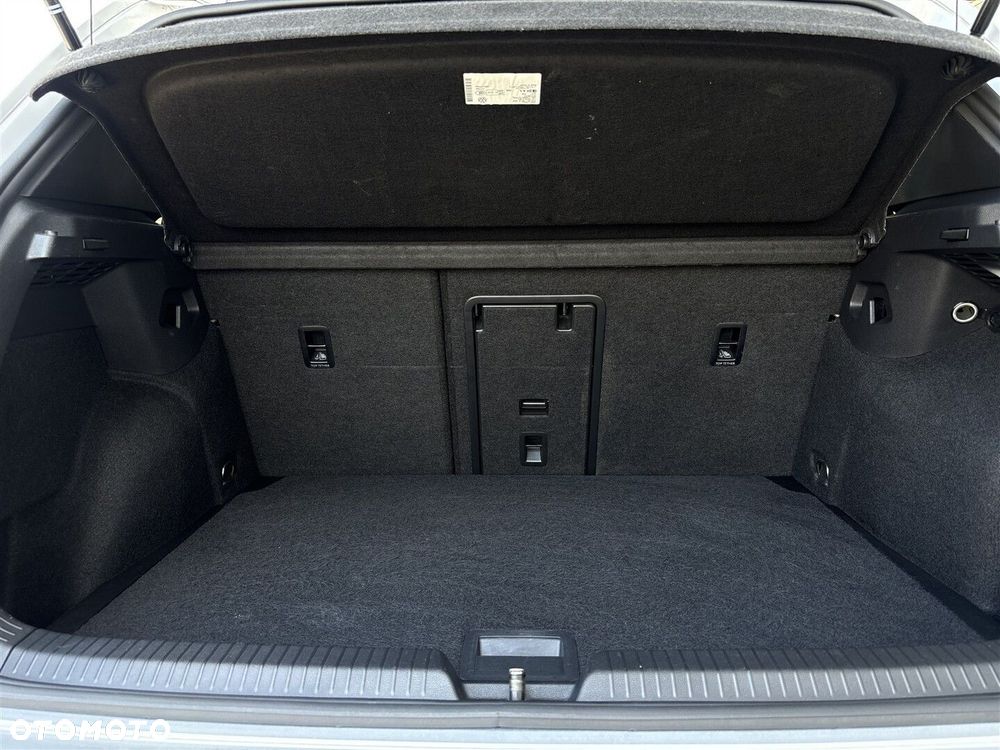 Volkswagen Golf - 10