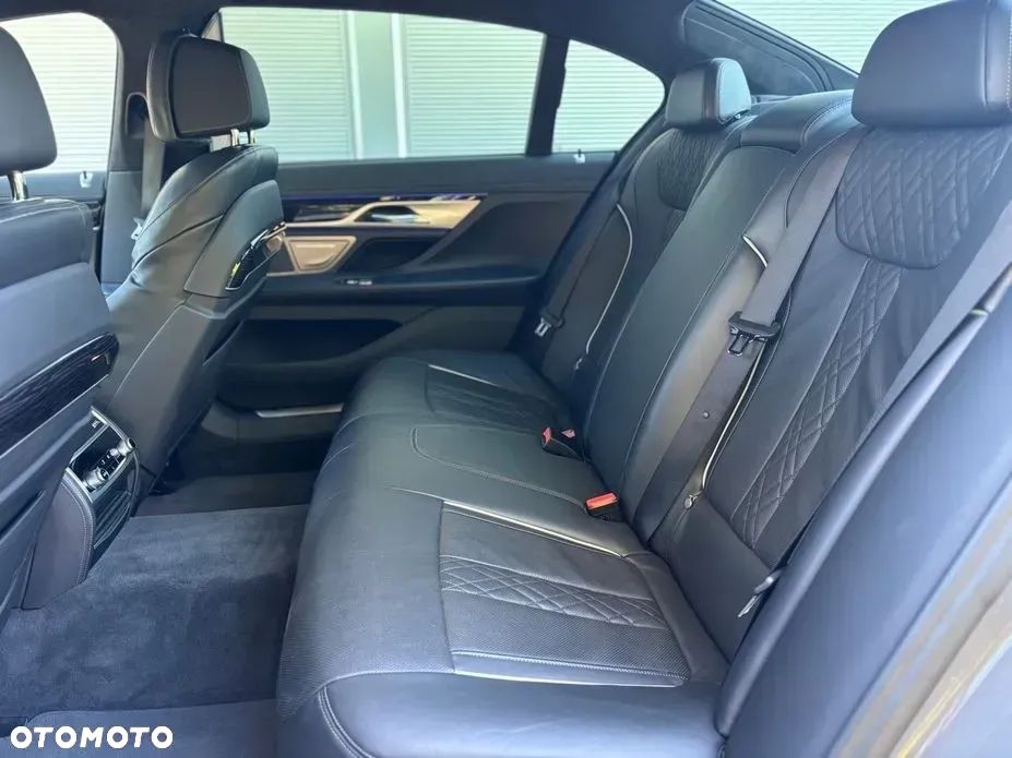 BMW Seria 7 740Li xDrive - 7