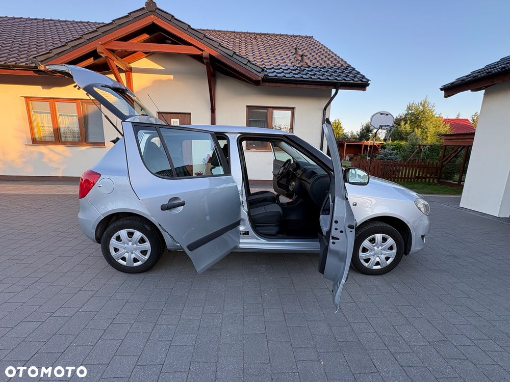 Skoda Fabia 1.2 HTP Ambiente - 16