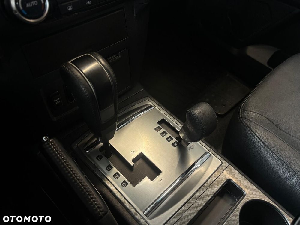 Mitsubishi Pajero - 17
