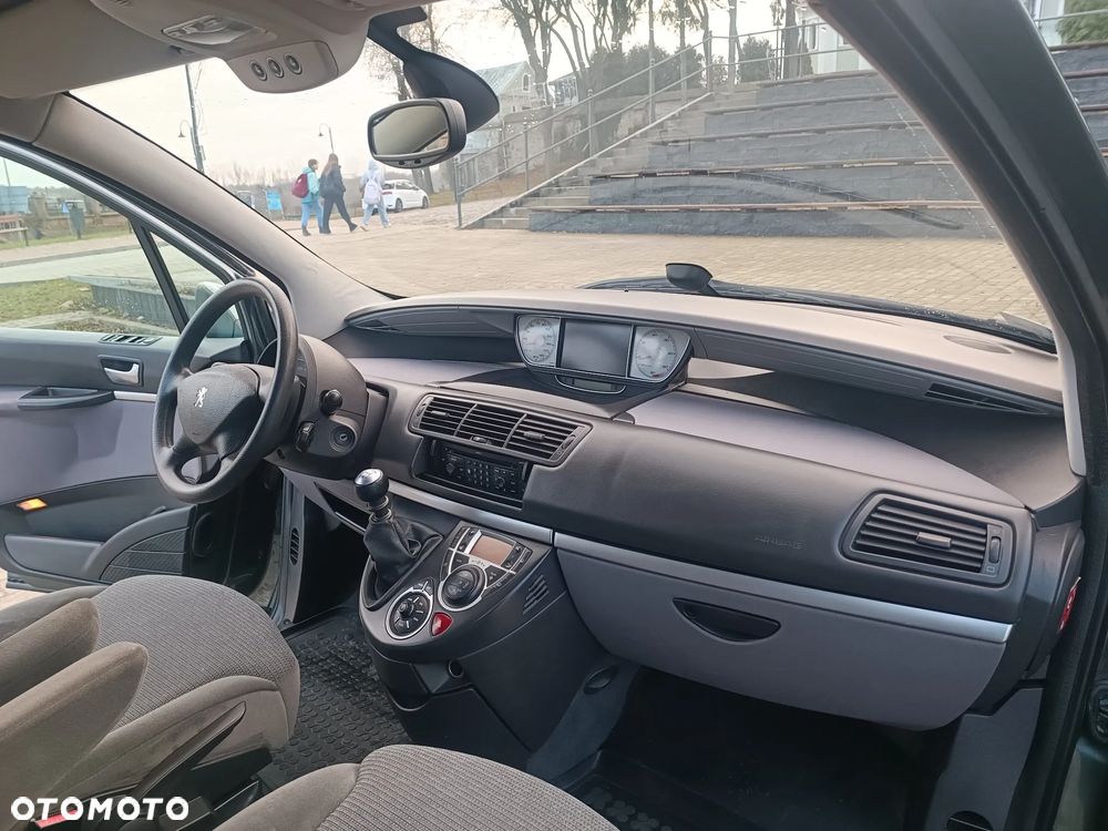 Peugeot 807 HDi 135 Premium - 12