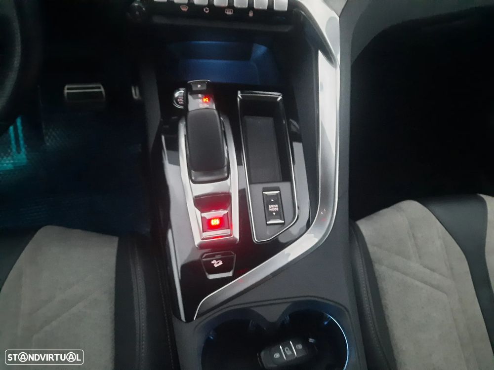 Peugeot 3008 1.6 Hybrid4 GT e-EAT8 - 29