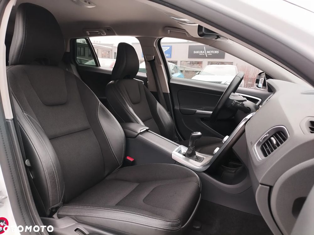 Volvo V60 Cross Country D3 Drive-E Momentum - 20