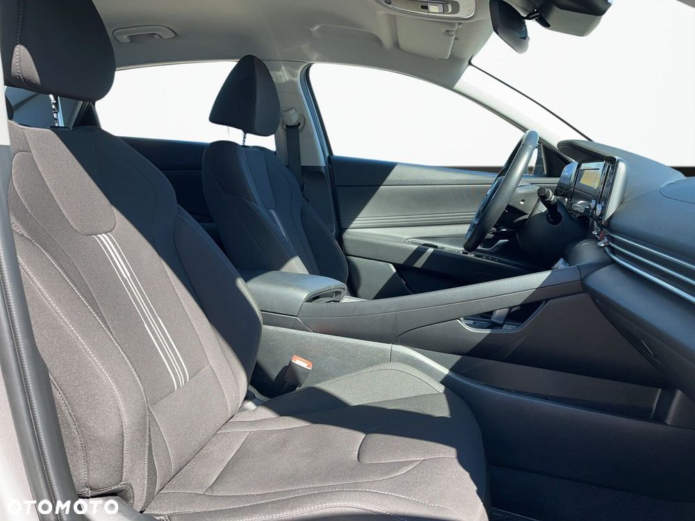 Hyundai Elantra 1.6 Smart CVT - 22