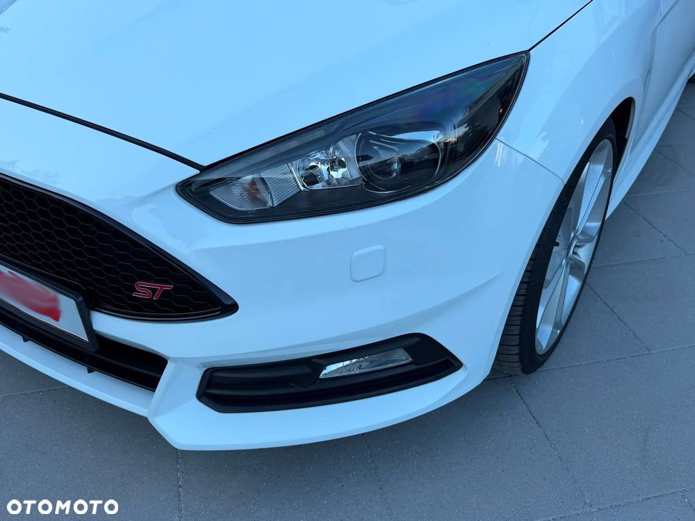 Ford Focus 2.0 EcoBoost ST mit Leder-Exclusiv-Paket - 17
