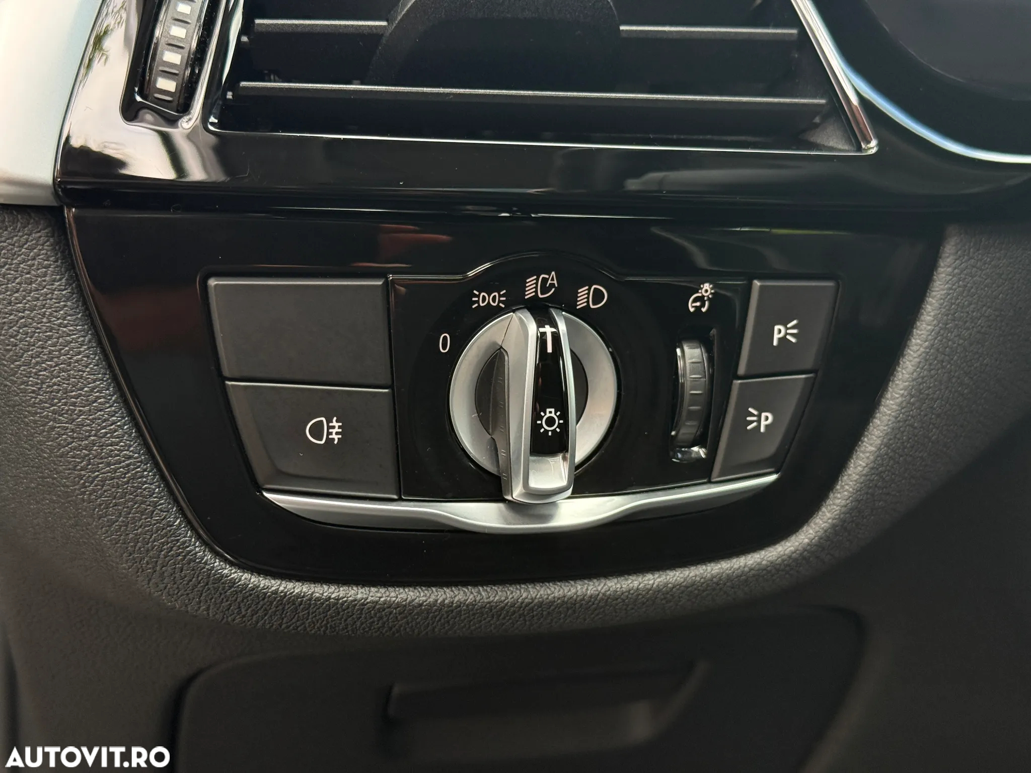 BMW Seria 5 530e xDrive Touring Aut. Luxury Line - 31