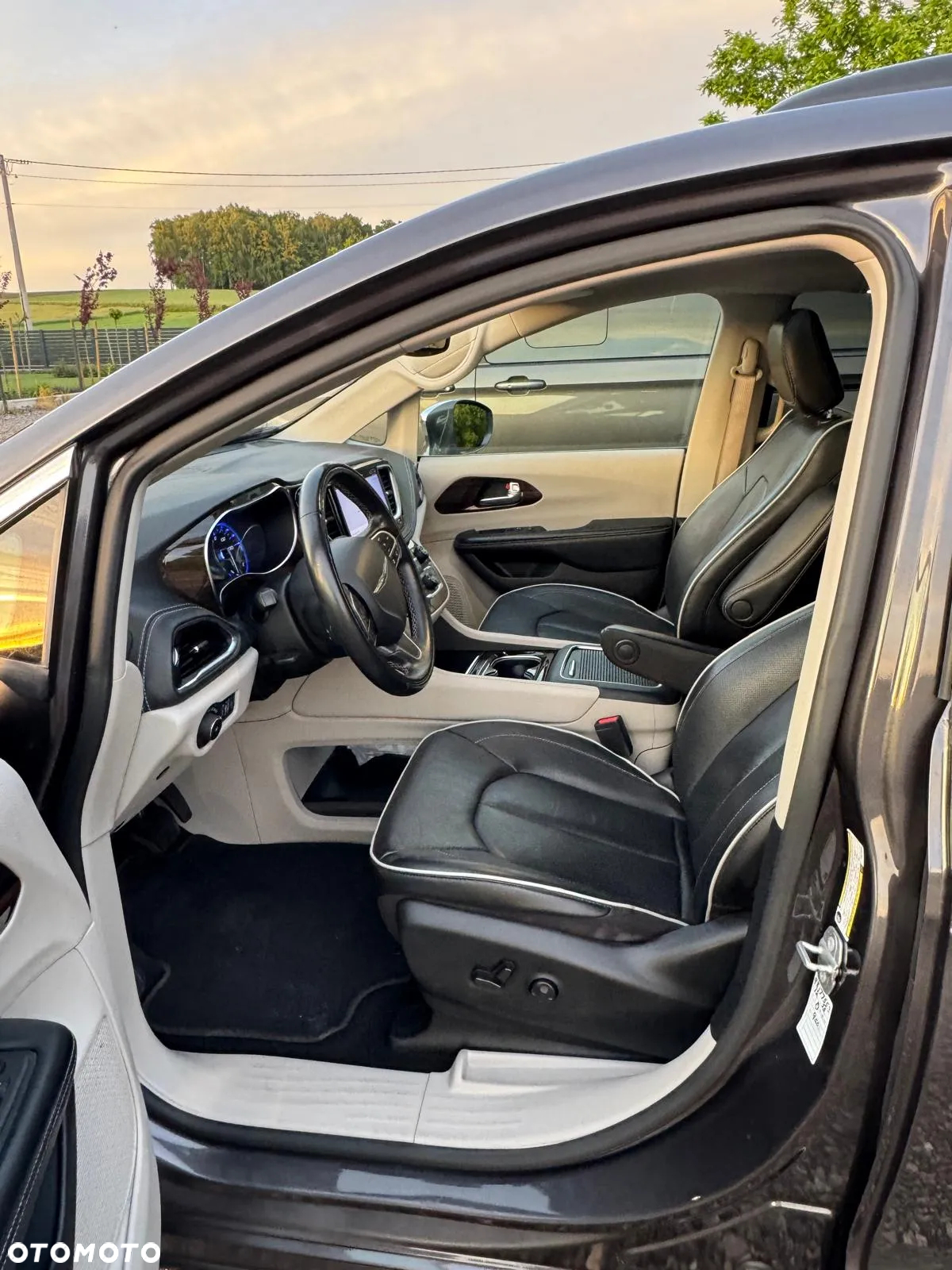 Chrysler Pacifica - 6