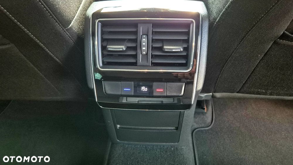 Skoda Superb 2.0 TDI DSG Sportline - 24