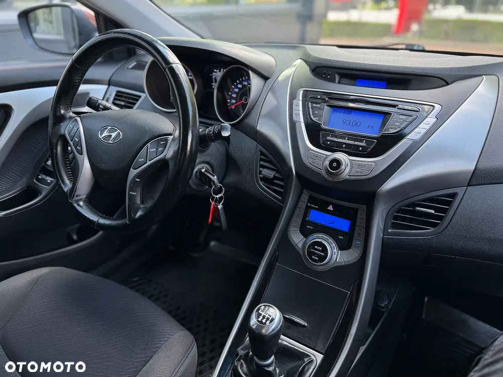Hyundai Elantra 1.6 Comfort - 12