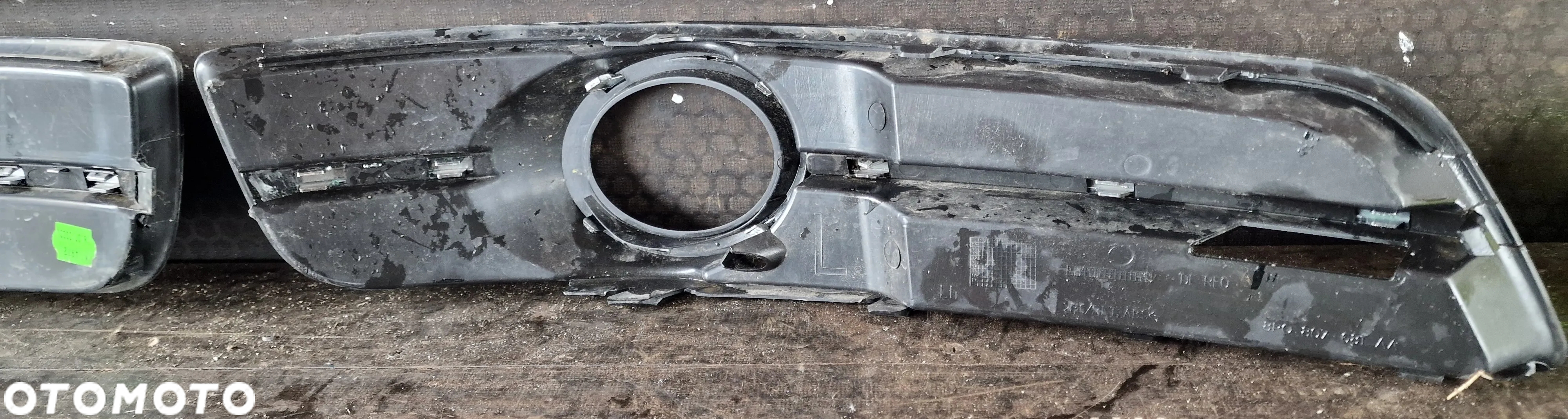 KRATKA ZDERZAKA HALOGENU PRAWA LEWA  8P0807682J 8P0807681AA AUDI A3 8P LIFT 5D - 12