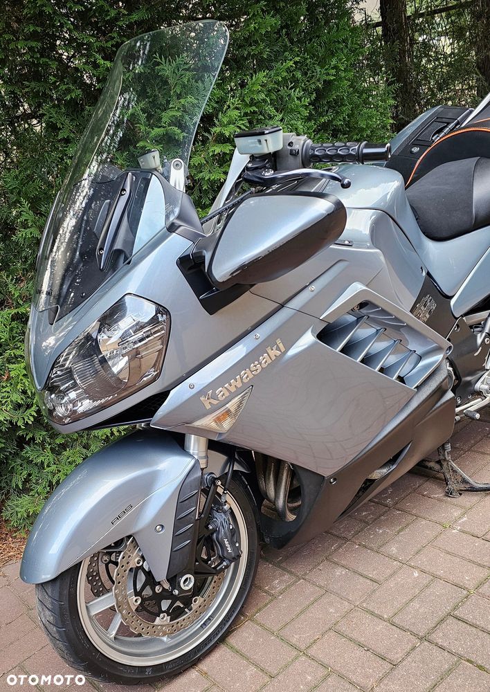 Kawasaki GTR - 14