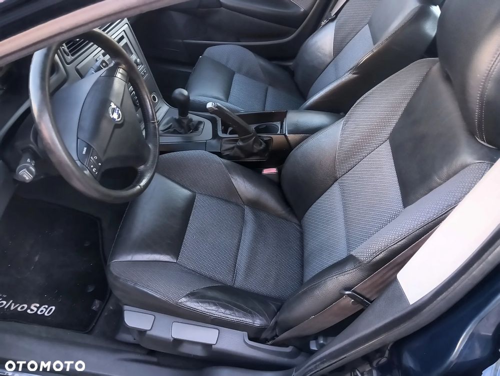 Volvo S60 2.4 Momentum - 39