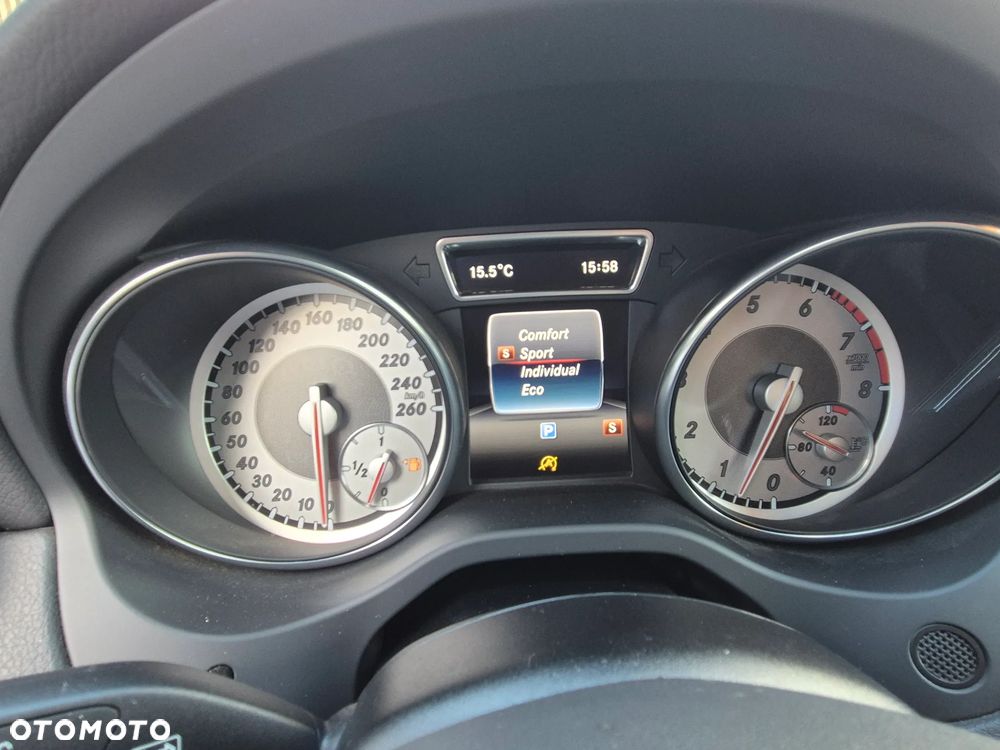 Mercedes-Benz GLA 250 UrbanStyle Edition - 36