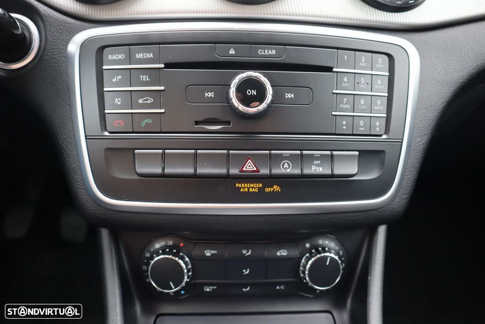 Mercedes-Benz GLA 180 d Urban - 29