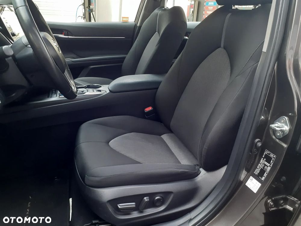 Toyota Camry 2.5 Hybrid Comfort CVT - 22