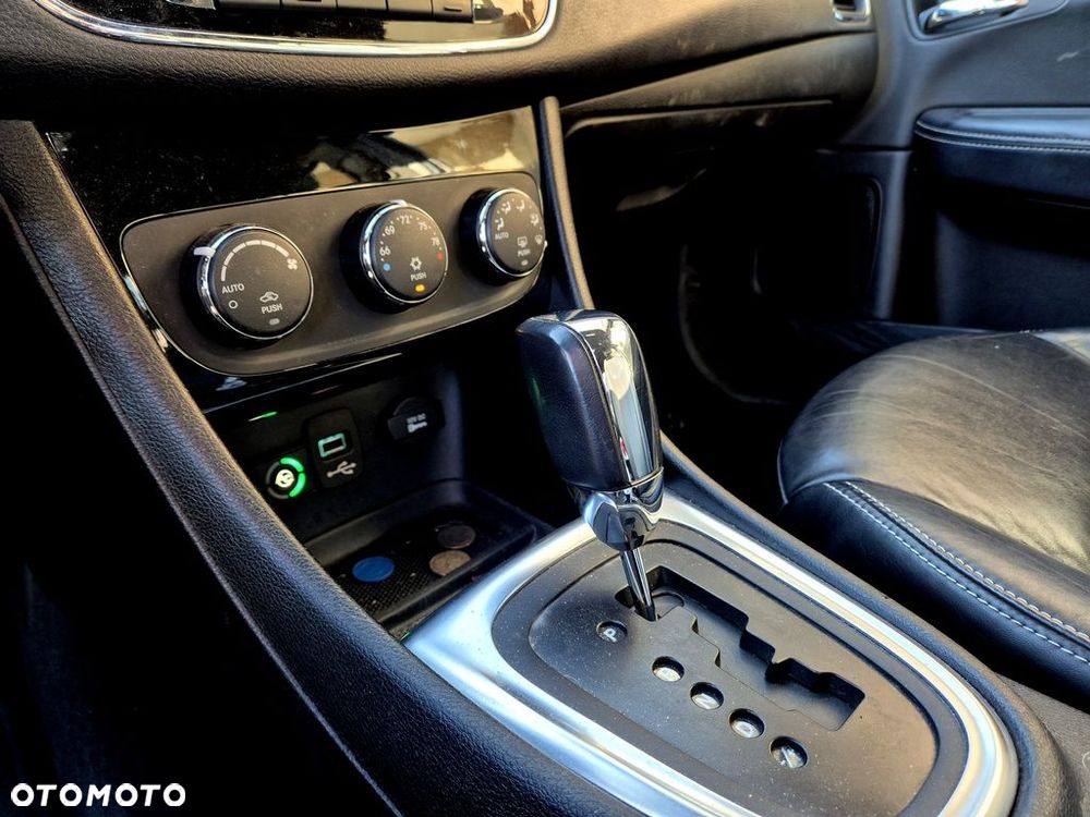 Chrysler 200 - 16