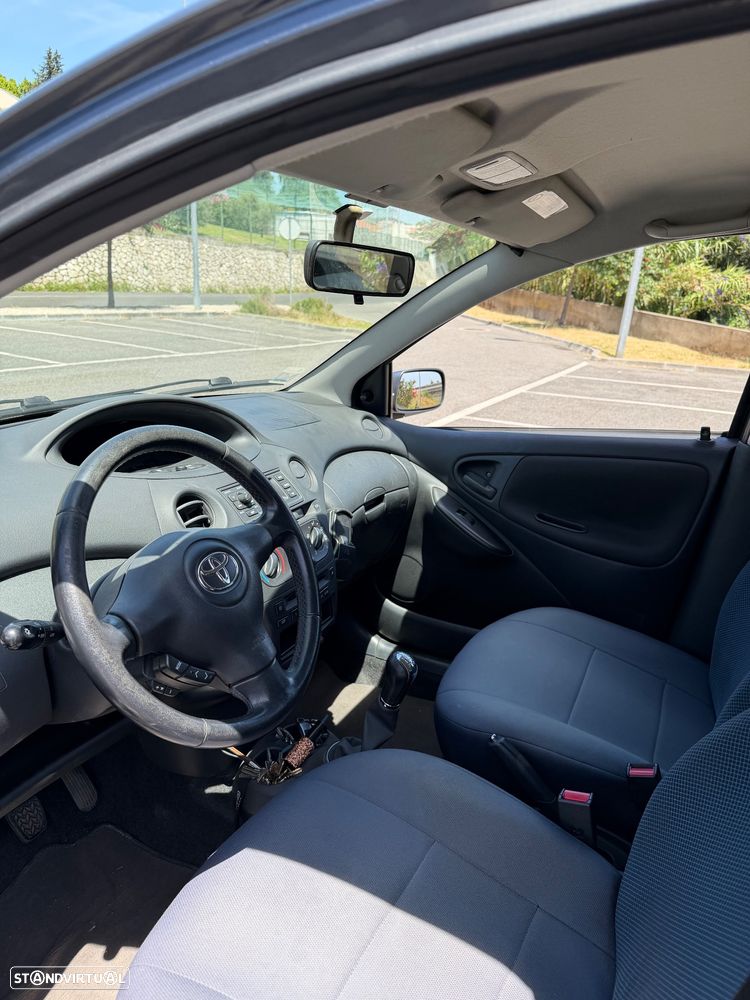 Toyota Yaris 1.0 Sol AC - 4