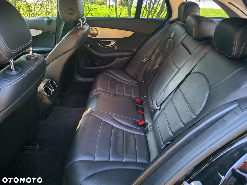 Mercedes-Benz Klasa C 220 d 4Matic 9G-TRONIC AMG Line - 17