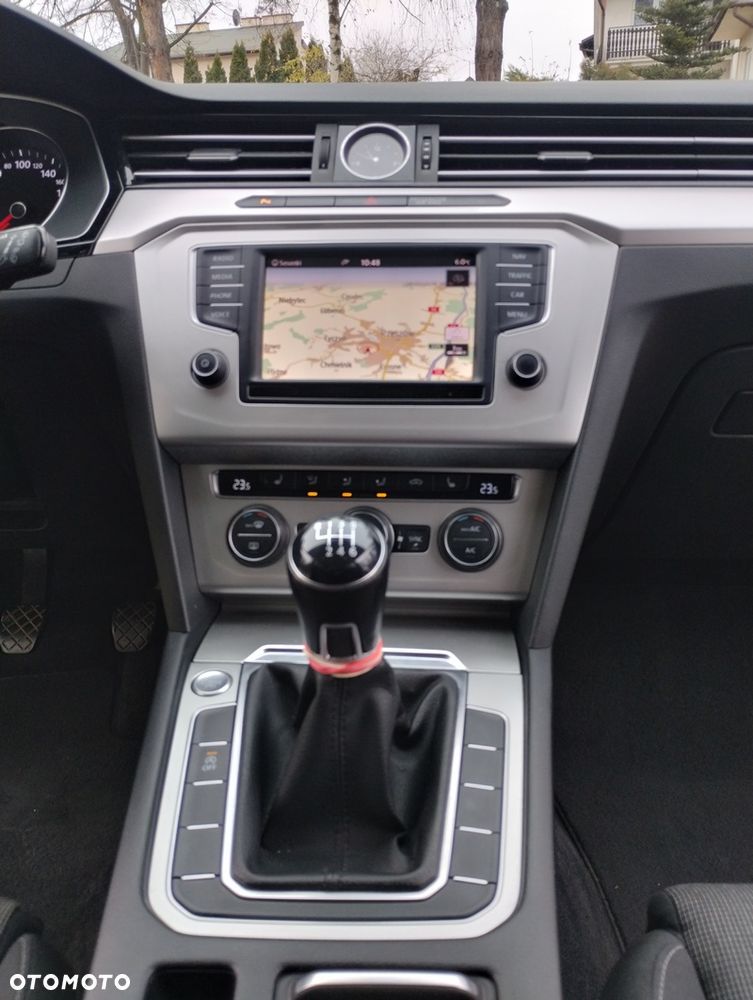 Volkswagen Passat - 11