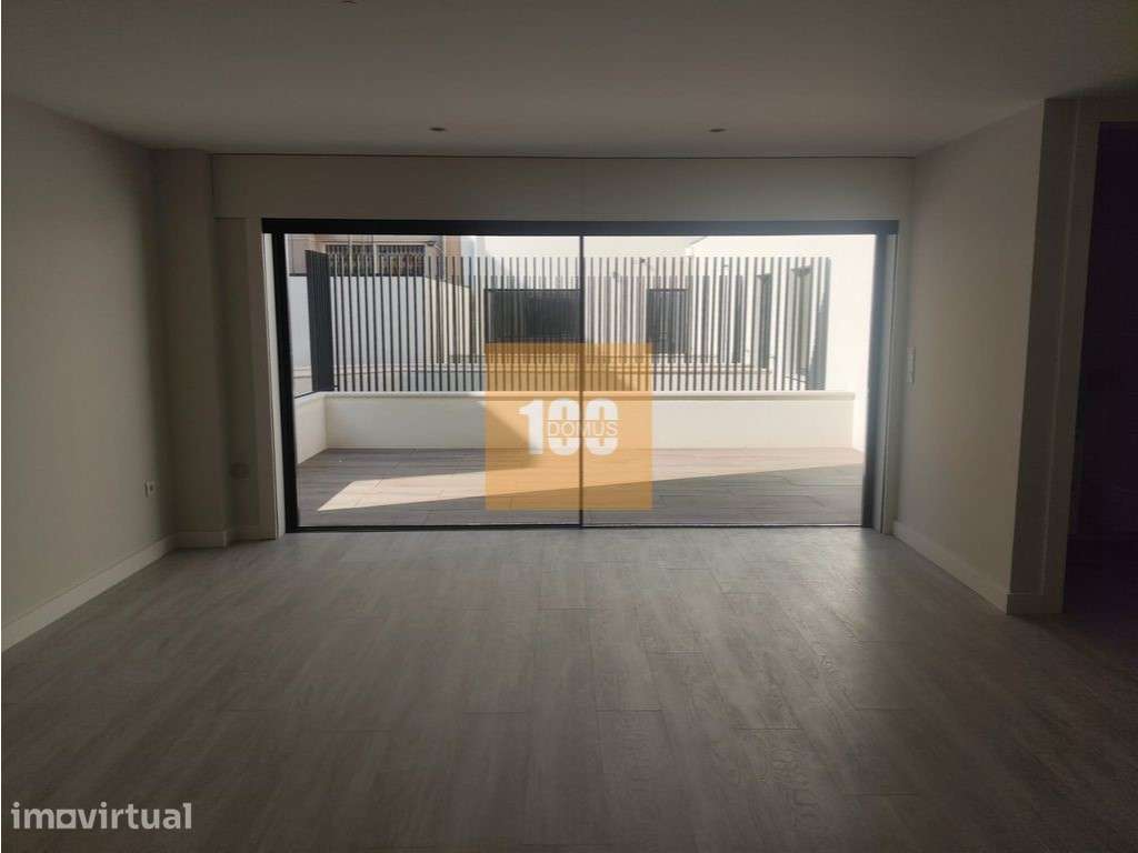 T2 duplex com dois terraços e garagem em Espinho - Grande imagem: 5/33