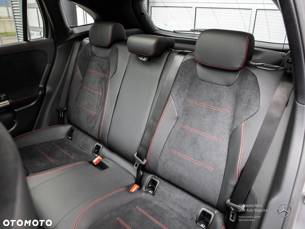 Mercedes-Benz GLA 220 mHEV 4-Matic AMG Line 8G-DCT - 12