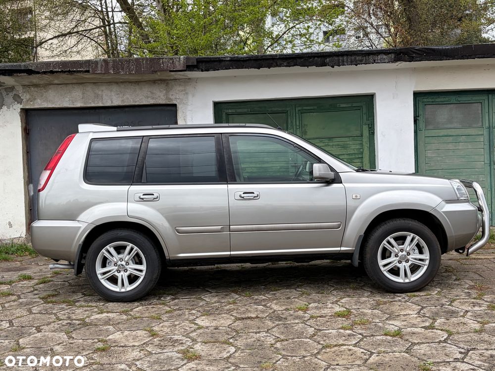 Nissan X-Trail 2.5 4x4 Elegance - 2