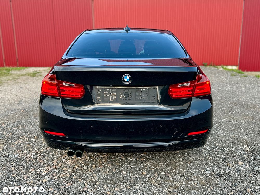 BMW Seria 3 328i Sport Line - 3
