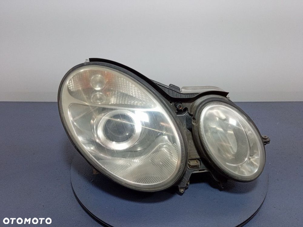 MERCEDES E KLASA W211 REFLEKTOR PRAWY BIXENON EU - 1