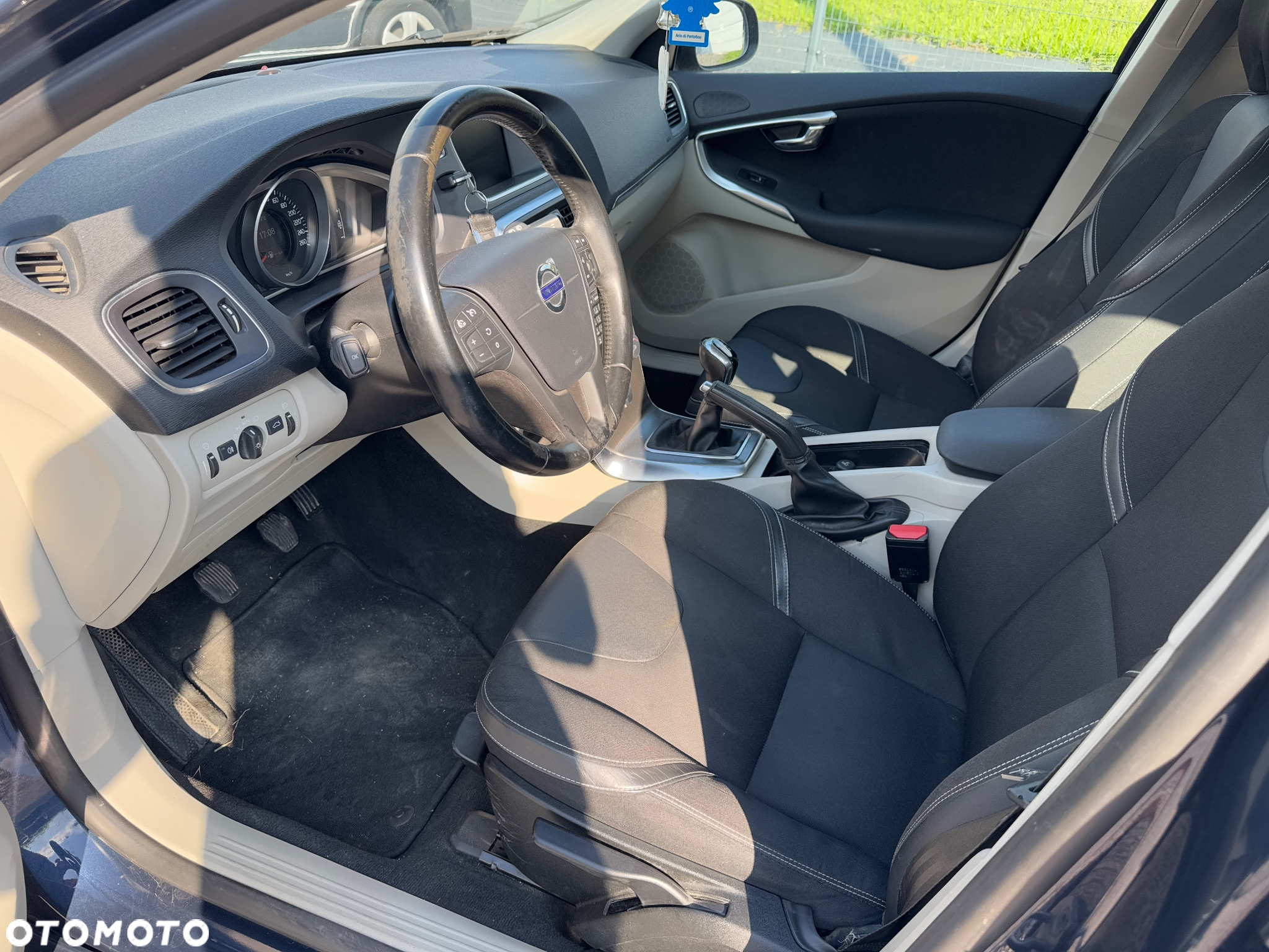 Volvo V40 D2 Momentum - 6