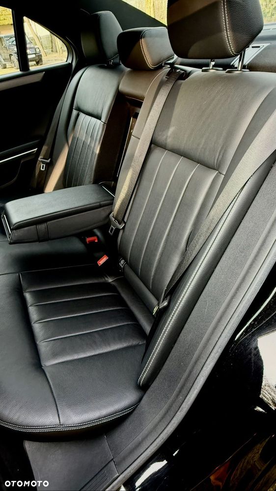 Mercedes-Benz Klasa E 220 BlueTEC 4-Matic Classic - 9