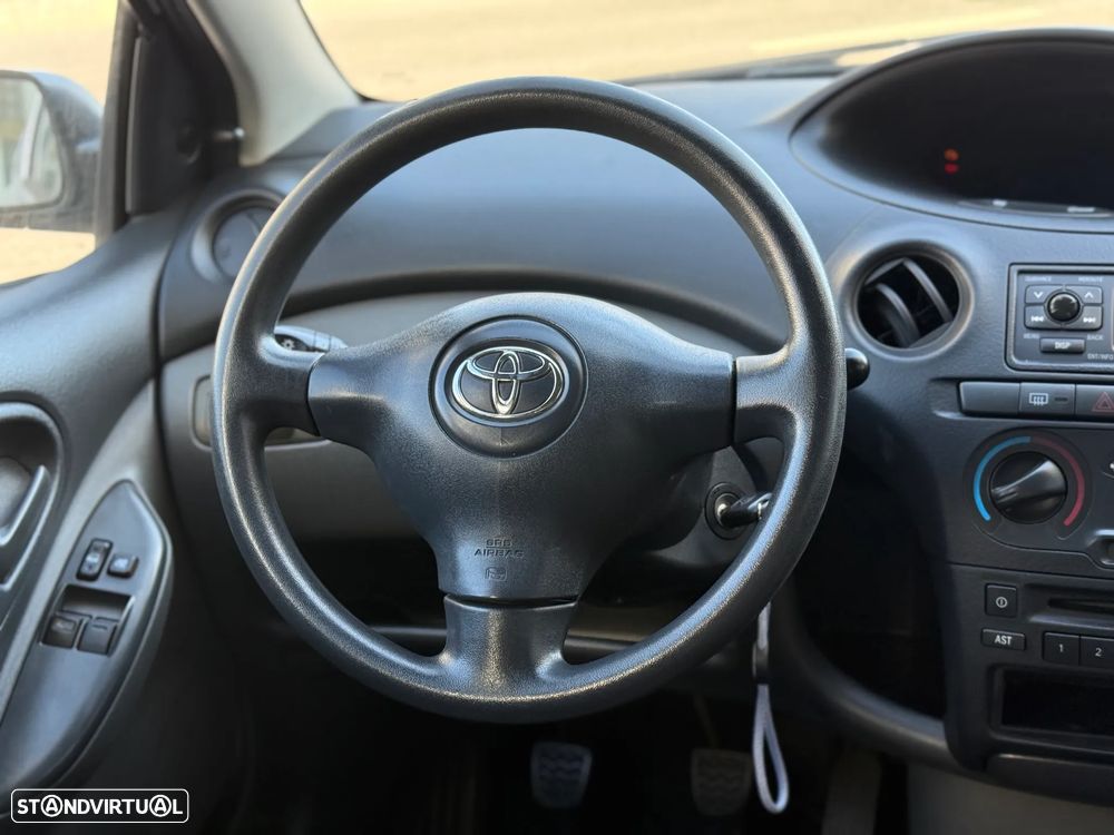 Toyota Yaris 1.0 Terra - 10
