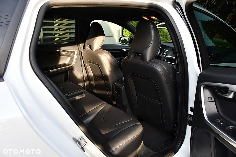 Volvo V60 Cross Country D4 Geartronic Summum - 23
