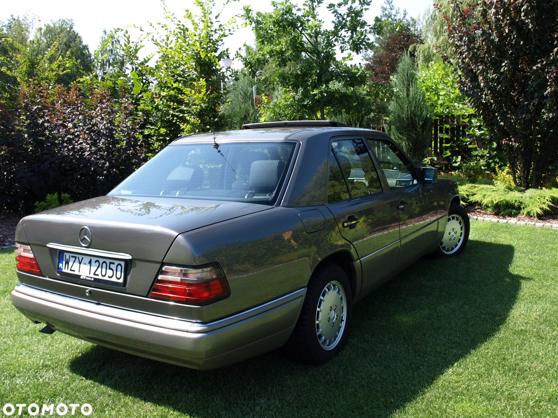 Mercedes-Benz Klasa E 300 D - 8