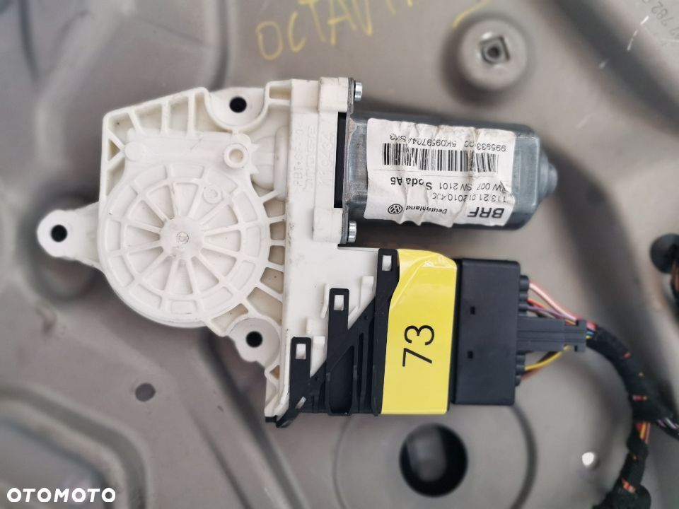 Silniczek podnoszenia szyby sterownik prawy tył Skoda Octavia II 5k0959704as