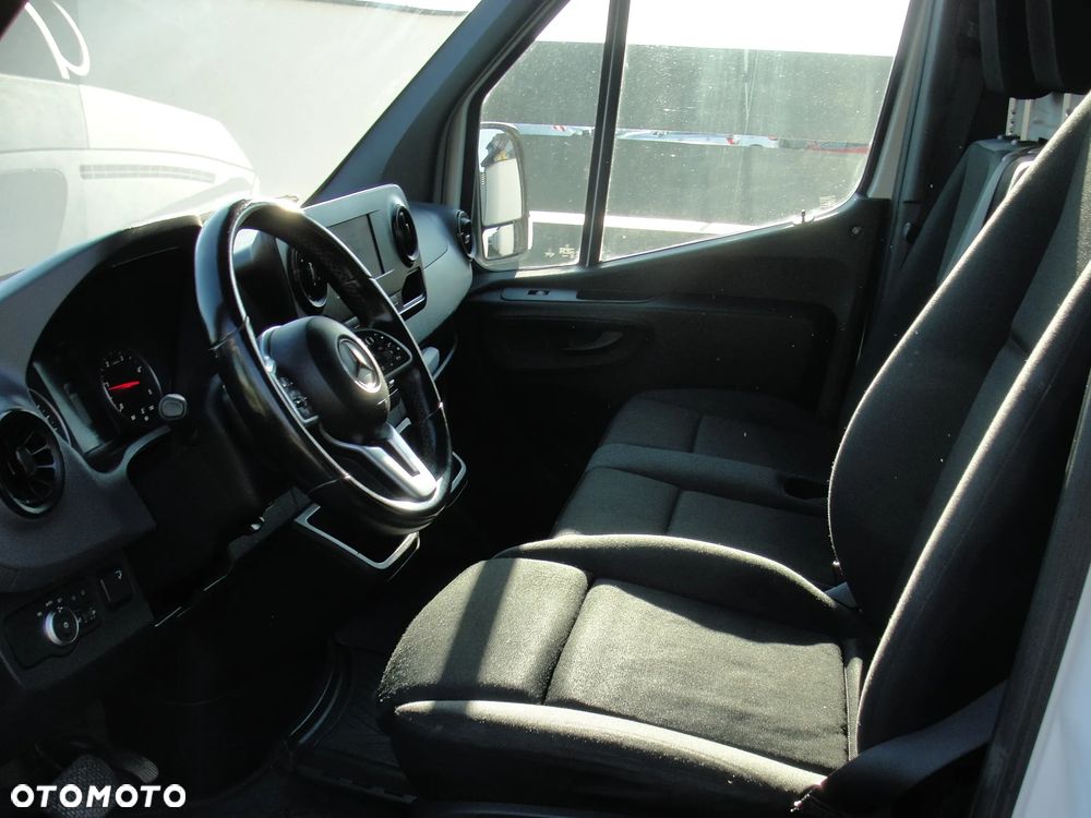 Mercedes-Benz Sprinter - 8