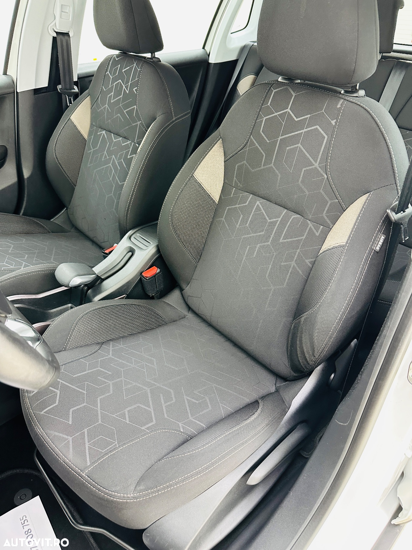 Peugeot 2008 1.2 VTi Active - 12