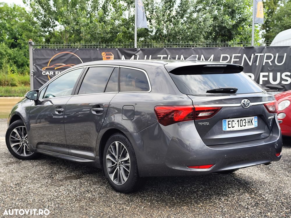 Toyota Avensis 2.0 D-4D Executive - 4