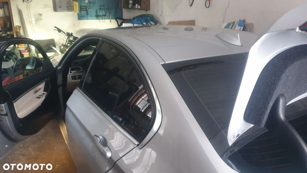 BMW Seria 3 330i - 15