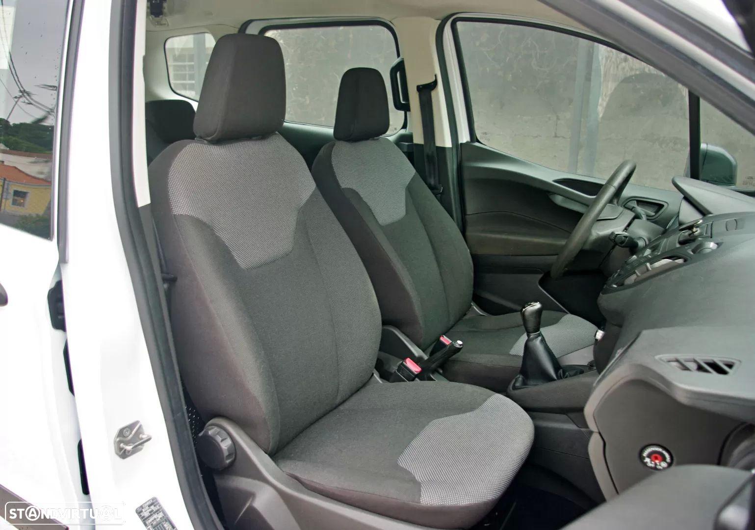 Ford Tourneo Courier 1.5 TDCi Ambiente - 18