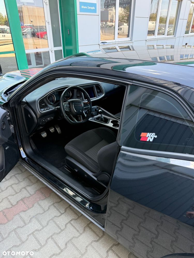 Dodge Challenger - 12