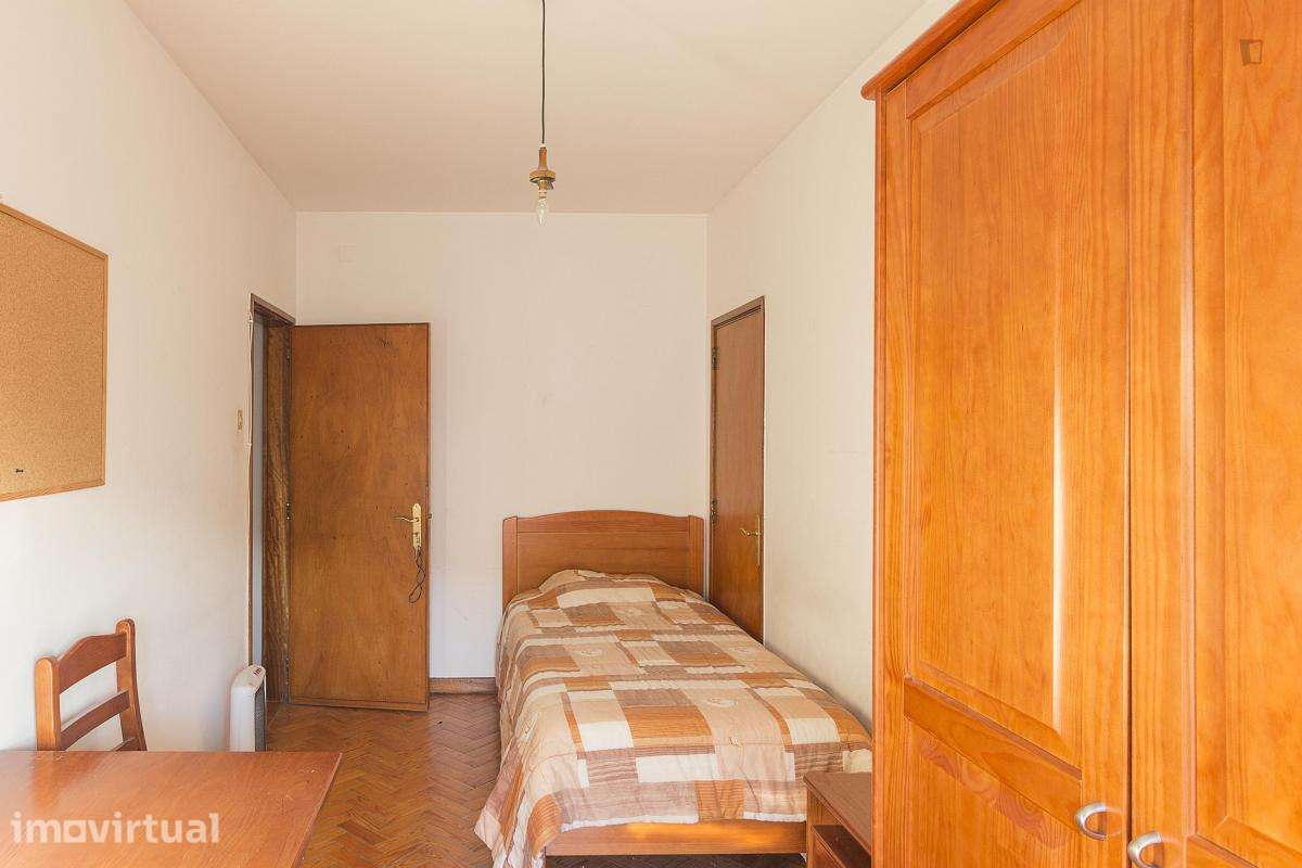 Quarto - localizado em Norton de Matos Coimbra - Grande imagem: 2/21