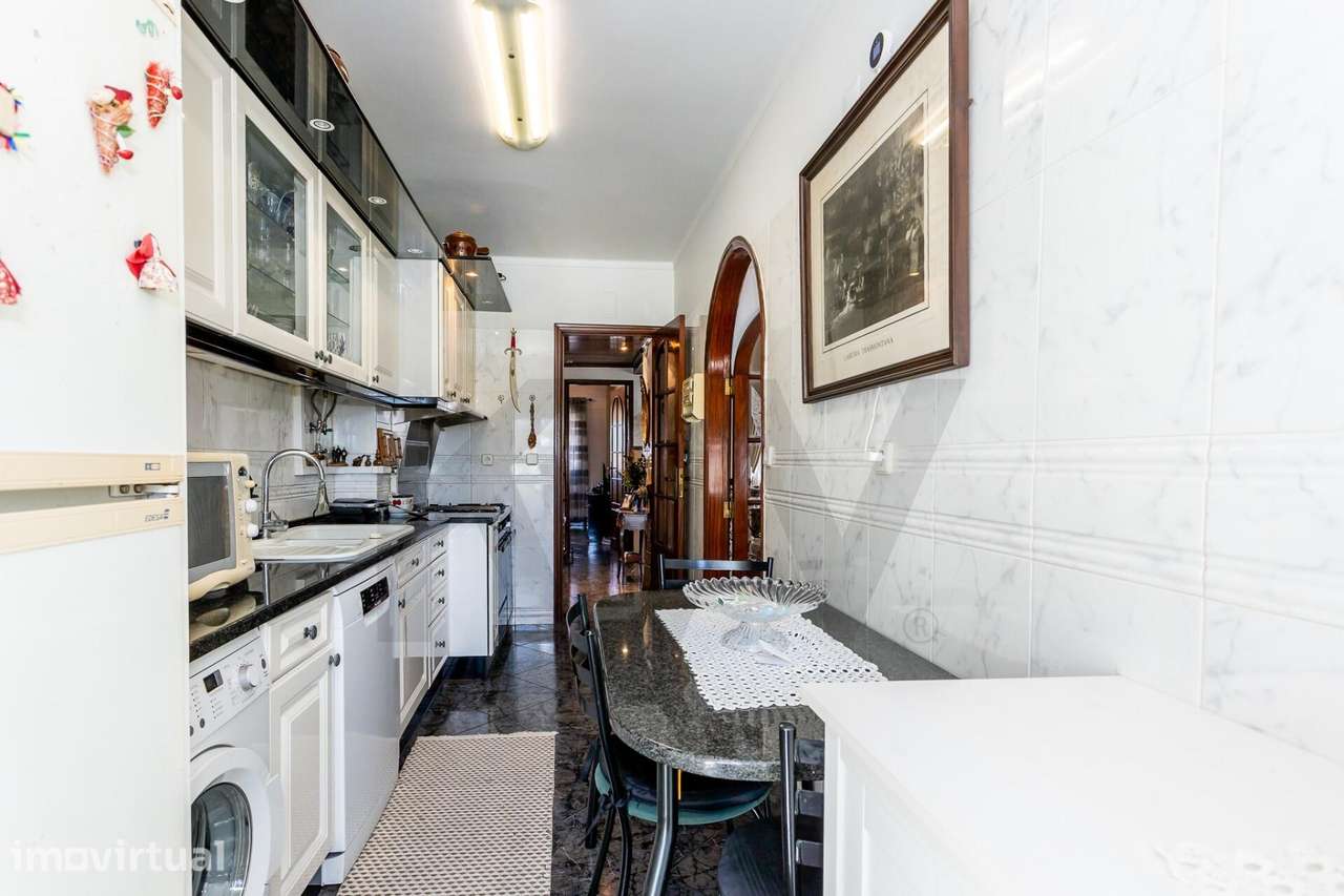 Apartamento T2 em Odivelas | Excelente Luminosidade | Vista Desafogada - Grande imagem: 4/18