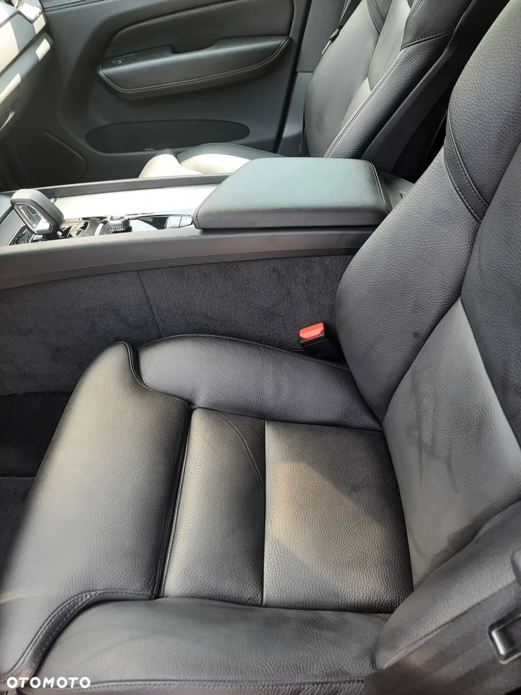 Volvo XC 60 B4 D Plus Dark - 8