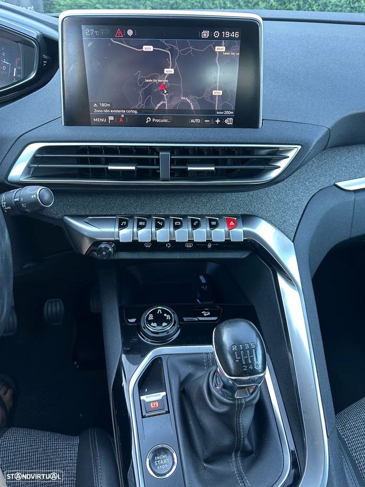 Peugeot 3008 PureTech 130 Stop & Start GPF Allure — fotografia 9