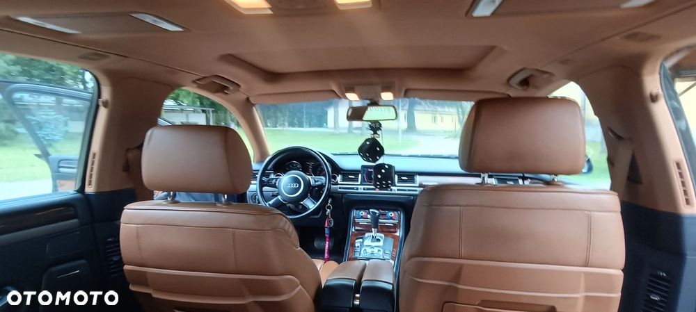 Audi A8 4.2 L Quattro - 23